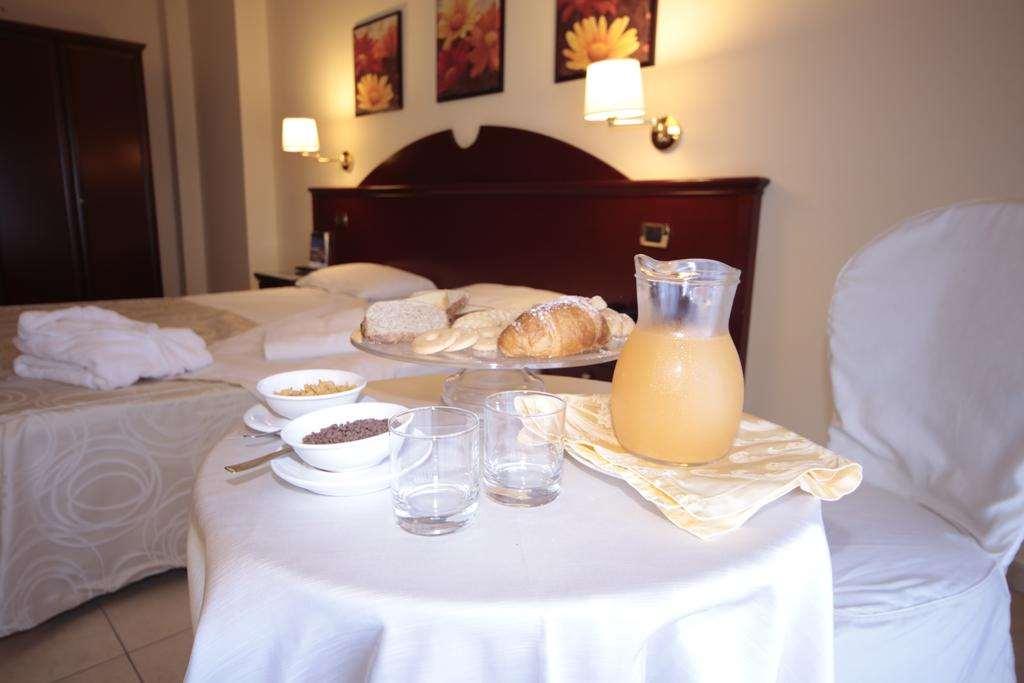 Club Hotel Kennedy Roccella Ionica Bilik gambar